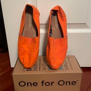Orange toms original box and dust bag SIZE 7W